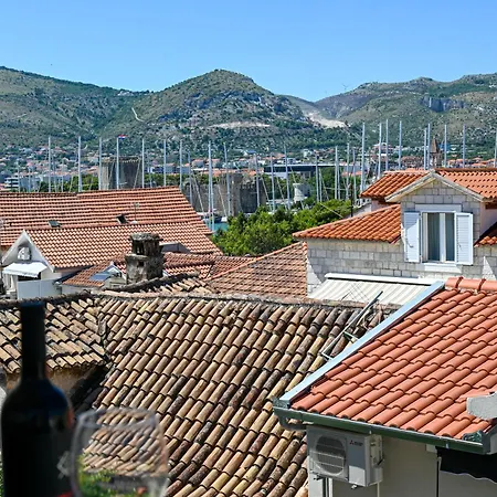 Downtown Maar Τρογκίρ