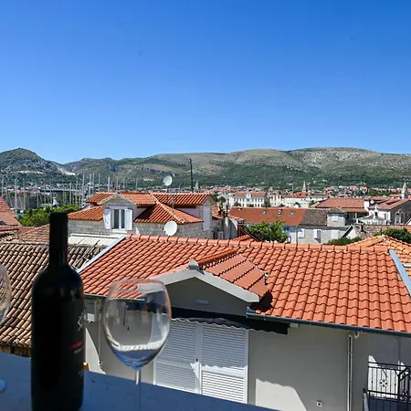 Downtown Maar Τρογκίρ